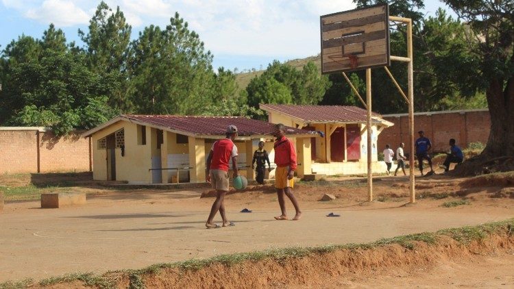 Istituto penitenziario minorile in Madagascar: la domenica per i ragazzi è un giorno speciale grazie ai salesiani