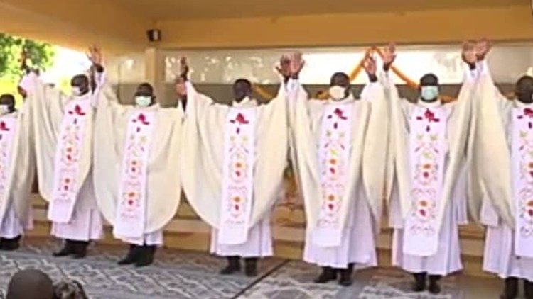 Ordinations diaconales et presbytérales à Poponguine/Sénégal