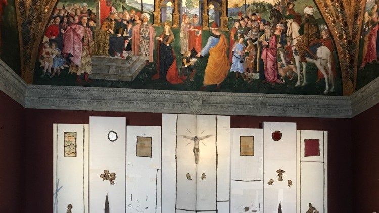 Appartamento Borgia: il polittico su lino "Golgota" del frate minore brasiliano Sidival Fila e gli affreschi del Pinturicchio 