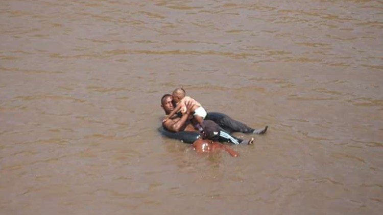 Muitos refugiados encontram a morte ao tentar atravessar o rio a nado