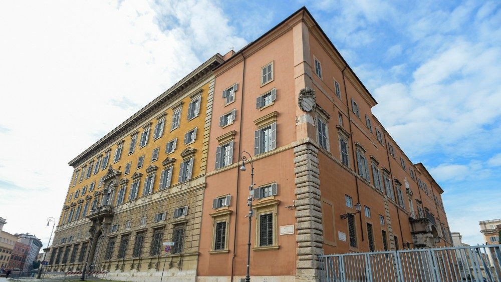 El Edificio visto desde la Plaza del Sant'Uffizio