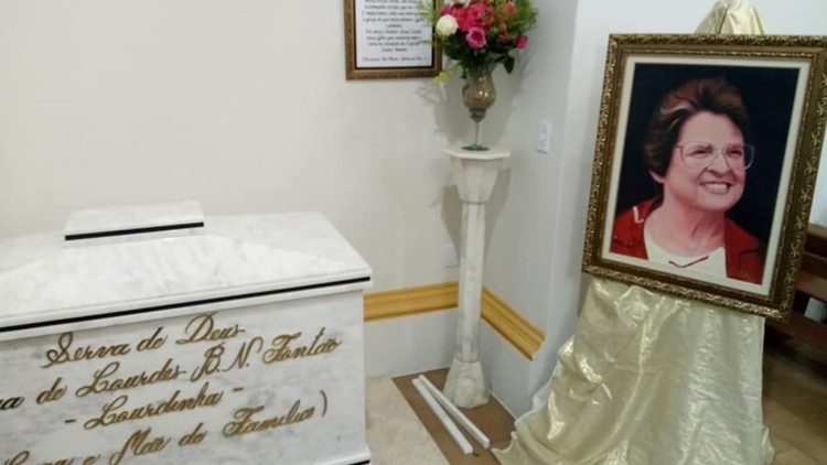 O sarcófago na Igreja Matriz de São Roque, onde Lourdinha Fontão ficará permanentemente agora