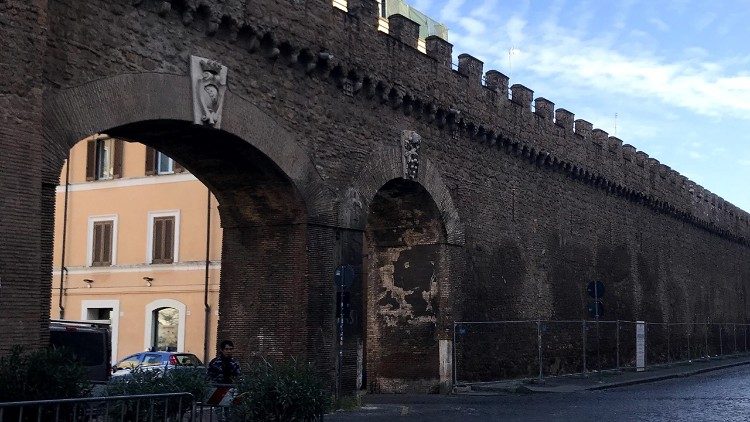 Passetto que leva do Castel Sant'Angelo ao Vaticano