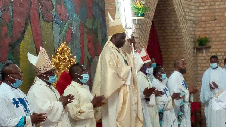 Askofu Daniel Nlandu Mayi wa Jimbo Katoliki la Matadi DRC ameng'atuka kutoka madarakani kwa ridhaa ya Baba Mtakatifu Francisko.