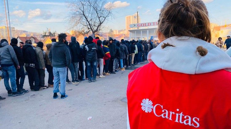 Caritas savanoriai padeda Lipoje prisiglaudusiems pabėgėliams