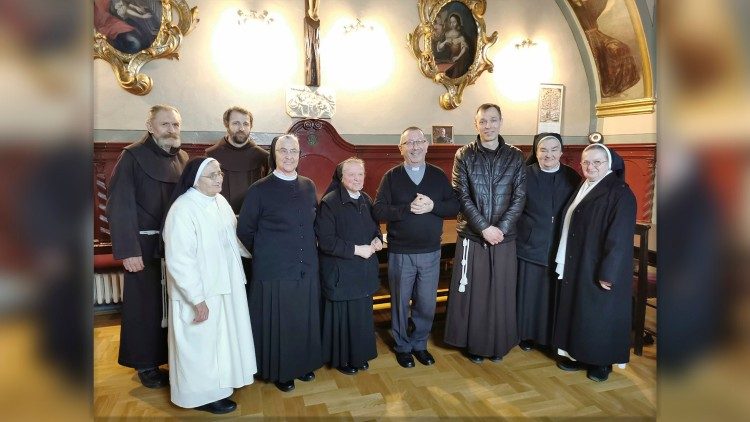 Subotički biskup Slavko Večerin s redovnicima koji djeluju u biskupiji