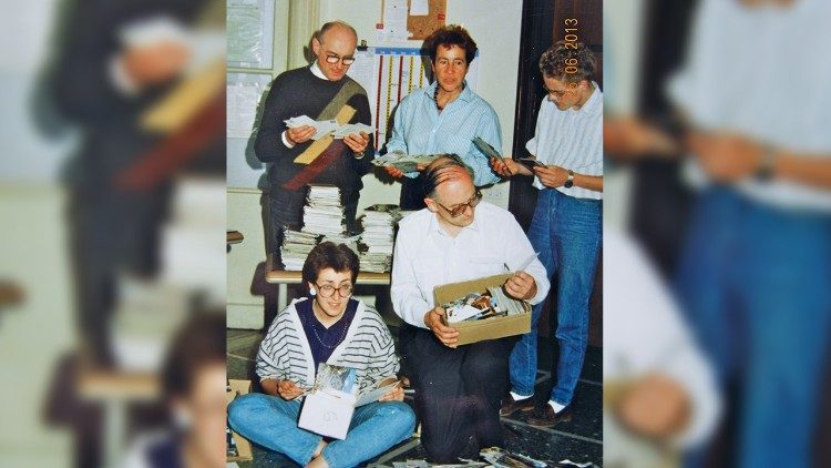 Arthur Baum und seine Kollegen vom dt. RV-Programm präsentieren Hörerpost - Aufnahme aus den achtziger Jahren