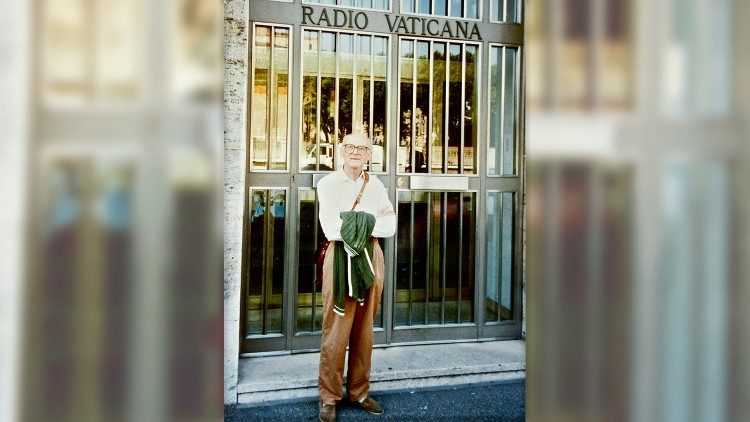 Vor dem Eingang zum Radio-Vatikan-Gebäude