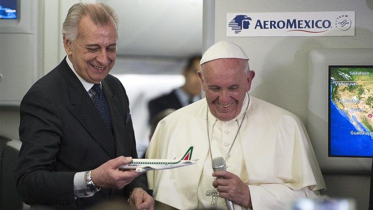 Pochi giorni prima, il 17 febbraio, sul volo di ritorno dal Messico, ultimo viaggio di Papa Francesco organizzato da Gasbarri