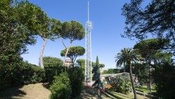 Antenna-Giardini-Vaticani.jpg