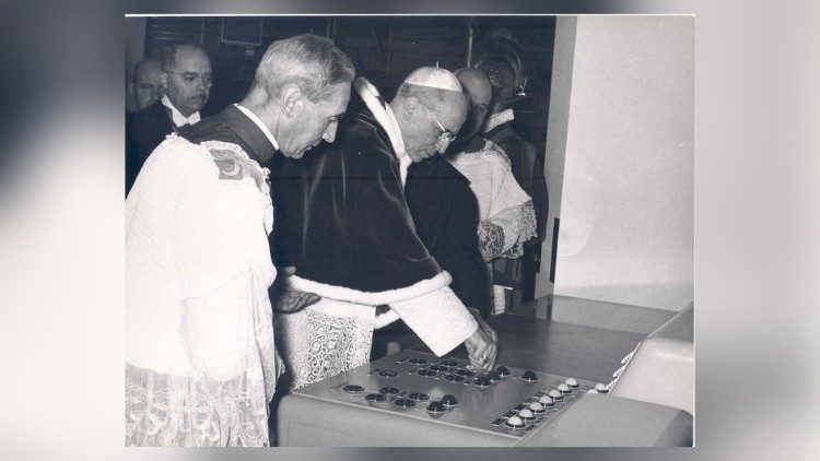 Пий XII открывает передающий центр в Санта-Мария-ди-Галерия