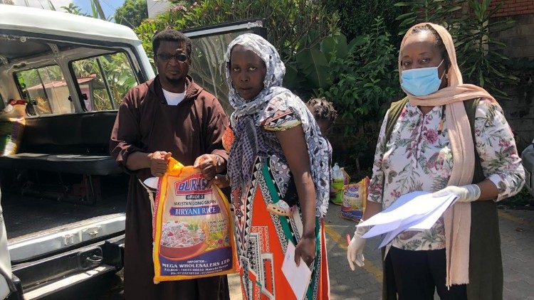 Брати-капуцини допомагають мешканцям Найробі