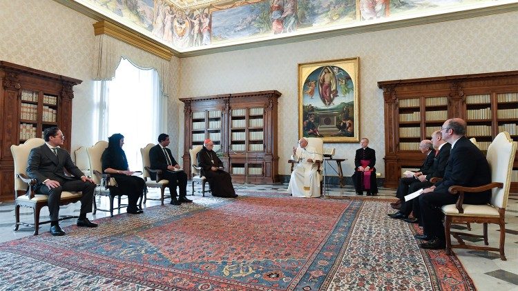 Папа Франциск с делегация от Европейския институт за международни изследвания в Стокхолм