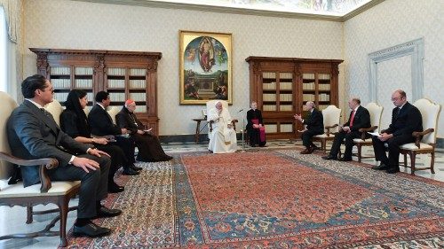 Papst an Akademiker: Herz und Verstand in Einklang bringen