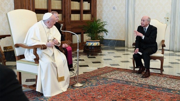 Encontro do Papa com delegação do Instituto Europeu de Estudos Internacionais