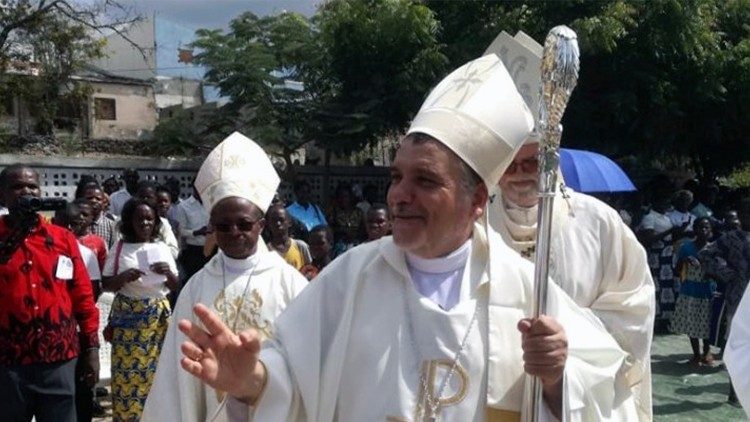 D. Diamantino Guapo Antunes, Bispo de Tete (Moçambique), durante uma celebração