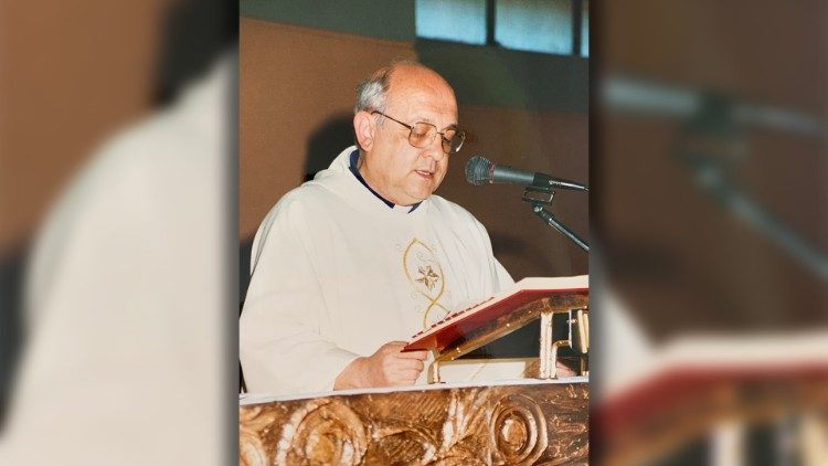 Monsignor Lorenzo Vecchiarelli negli anni '90