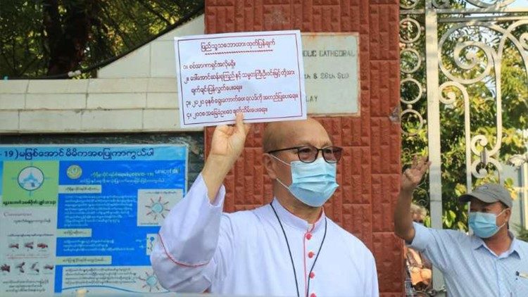 மியான்மார் போராட்டத்திற்கு ஆதரவாக, Mandalay உயர்மறைமாவட்ட பேராயர் Marco Tin Win
