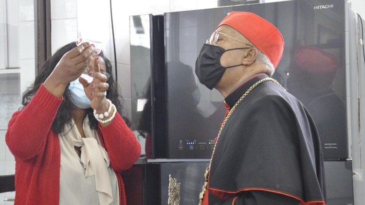 2021.02.19 Il Cardinale Berheyessu Archi Vescovo di Etiopia  ha promesso di donare i suoi Cornia quando pass da questo mondo