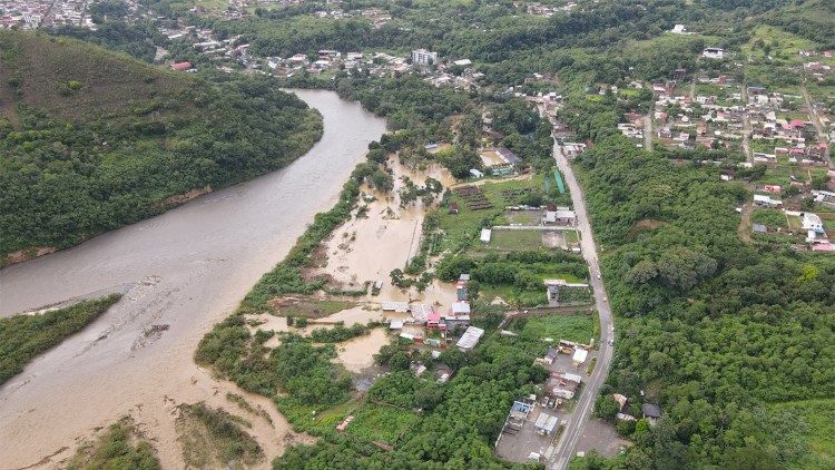 Vista aerea della zona inondata a Madre de Dios, Perù