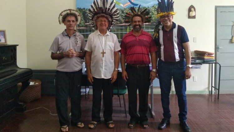 Missionários com Dom Edson Damian
