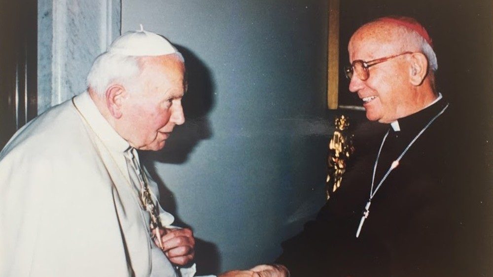 Mgr Ramousse avec Jean-Paul II