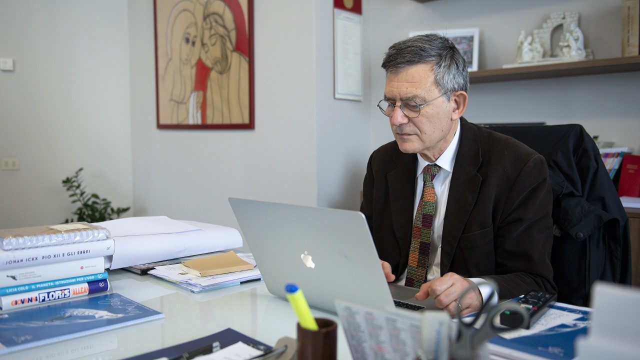 La douce ambition de communiquer à tous - vatican news