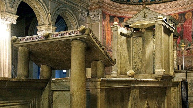 Il ciborio, sotto al quale è la tomba di san Clemente © Janusz Rosikon/Rosikon Press/ Le Chiese Stazionali di Roma 