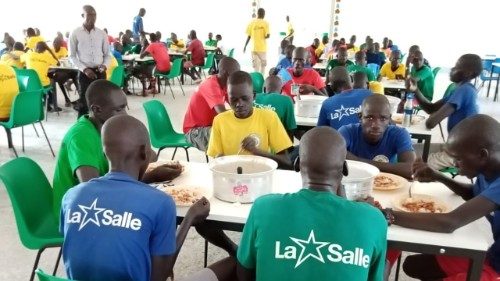 Sud Sudan, 153 giovani in classe nel nuovo liceo lasalliano di Rumbek