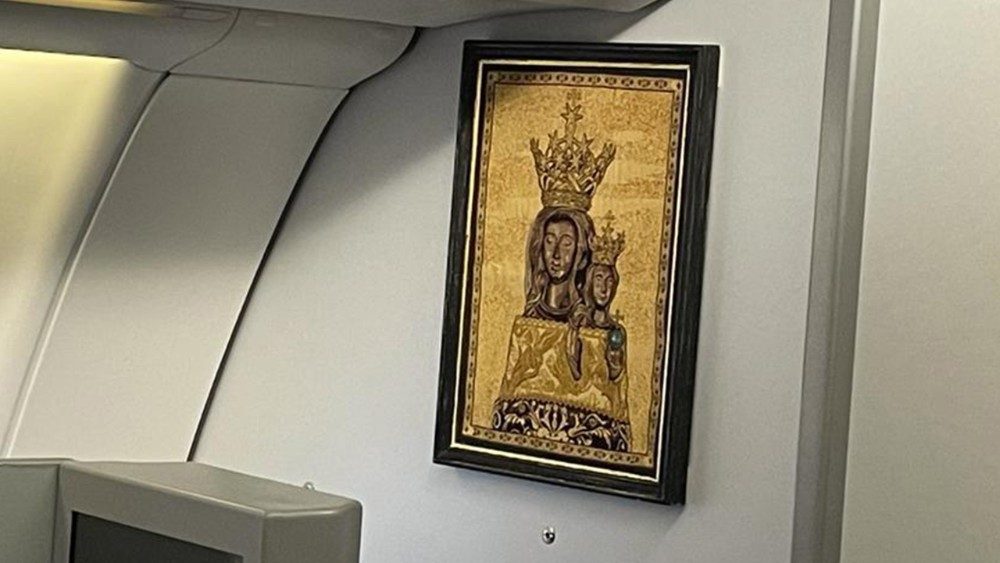 2021.03.05 il quadro della Madonna di Loreto che accompagna Papa Francesco nel suo viaggio apostolico in Iraq da 5 al 8 marzo 2021 Papa in Iraq