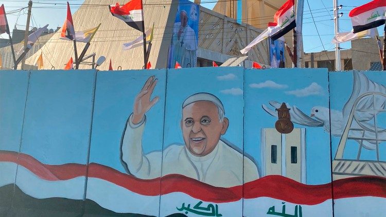 Mural para dar la bienvenida al Papa Francisco en iraq