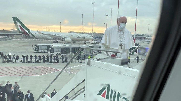Papa Francisco viajou à Bagdá às 7h45, hora local italiana