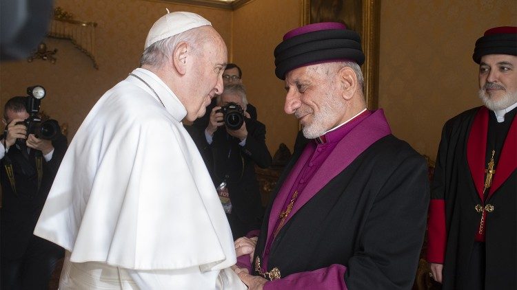 Papa Francesco e il Patriarca Gewargis III (foto d'archivio)