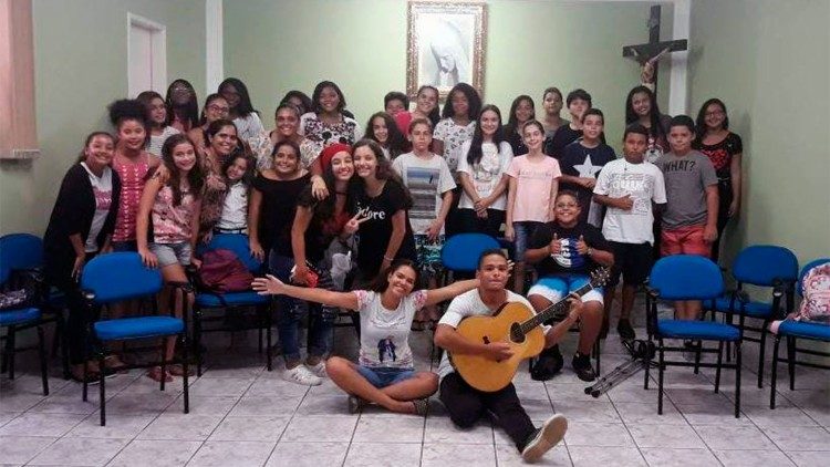 Grupo de Adolescentes da Paróquia N S de Fátima (Diocese de Campos). Foto tirada antes da Pandemia