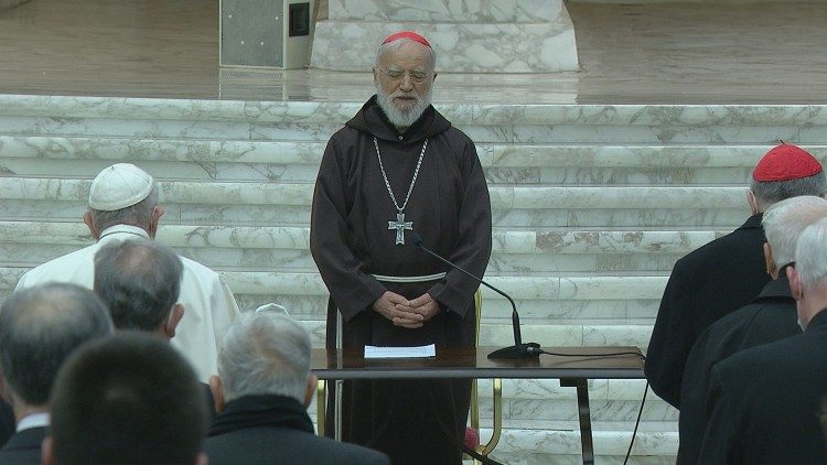 Le cardinal Cantalamessa prononçant sa troisième méditation du Carême, le 12 mars 2021 en Salle Paul VI.