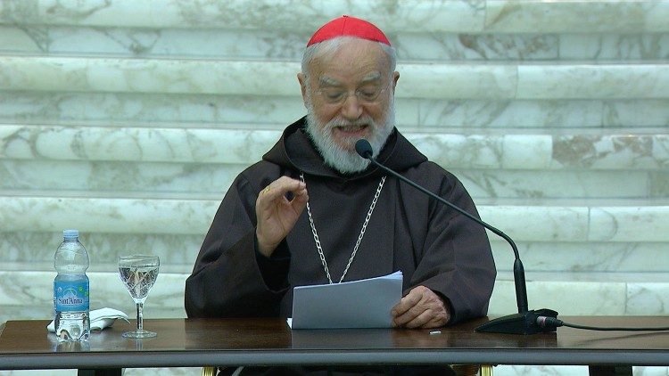 Il cardinale Cantalamessa durante una predica di Quaresima (archivio)