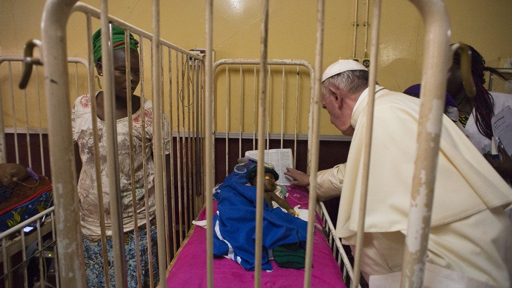 El Papa en el hospital de Bangui, en la República Centroafricana