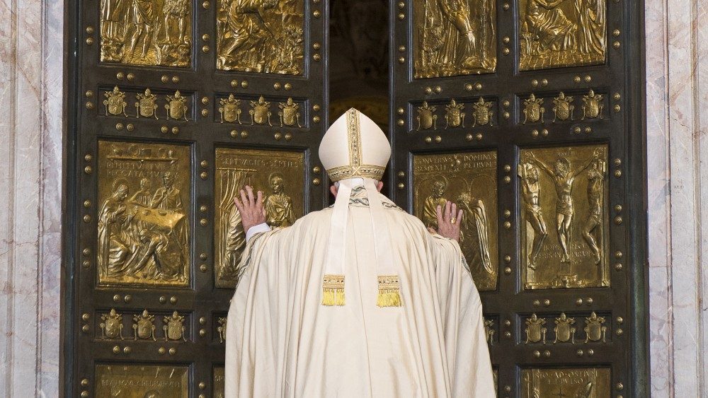 Otvorenie Svätej brány na Vatikánskej bazilike 8. decembra 2015