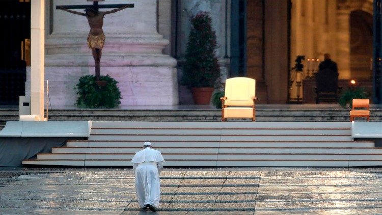 Papa Francesco nella preghiera del 27 marzo 2020 a San Pietro