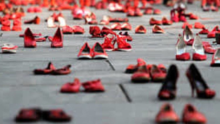 Scarpe rosse, simbolo della lotta alla violenza sulle donne