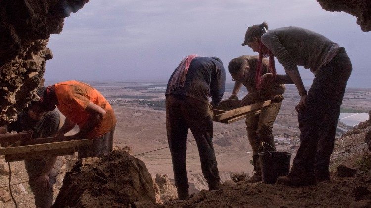Israelische Archäologen bei Ausgrabungen