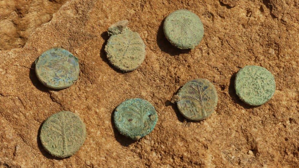 Descubrimiento de fragmentos bíblicos. Autoridad de Antigüedades de Israel