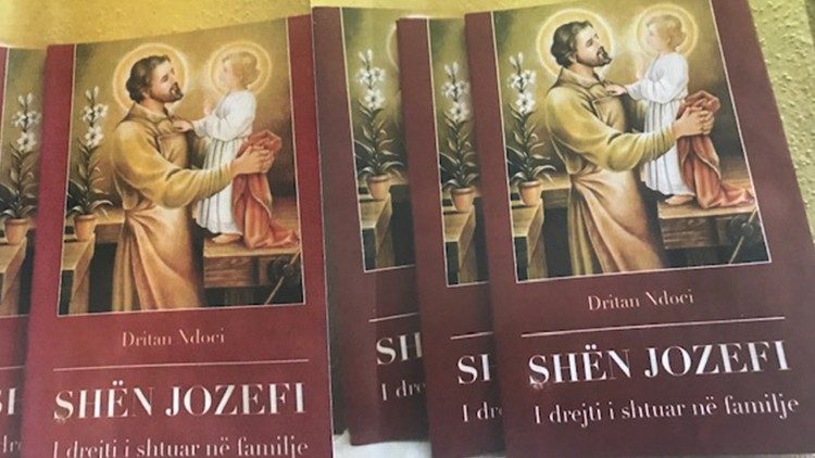 ‘Shën Jozefi, i drejti i shtuar në familje’ ky është titulli i veprës së meshtarin Dom Dritan Ndoci, botuar nga Radio Maria e Shqipërisë