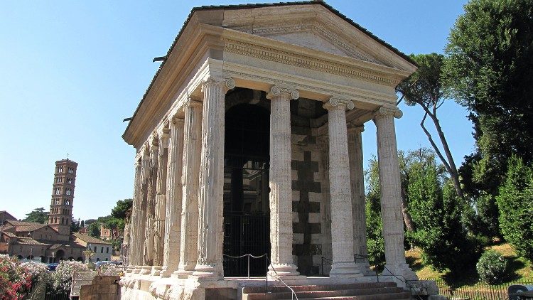 Chrám sv. Márie Egyptskej (Tempio di Portuno, Santa Maria Egiziaca) pri rímskom námestí Bocca della Verità (foto: Jozef Bartkovjak)