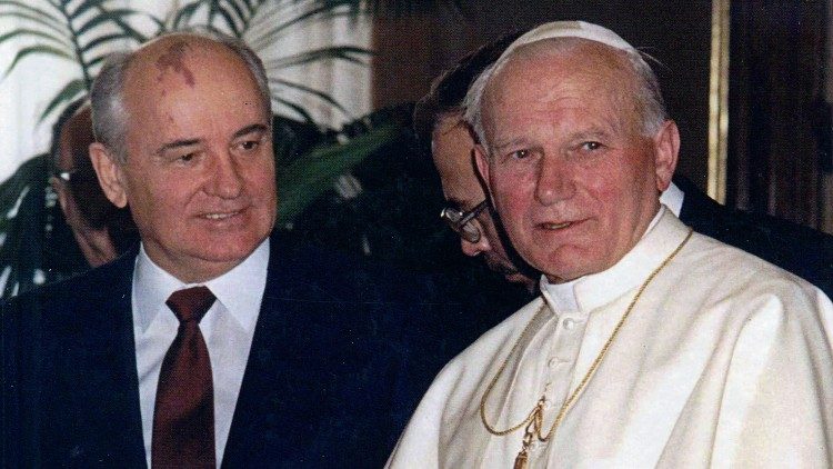 Папа Иоанн Павел II и Михаил Горбачёв на встрече в Ватикане в 1989 г.
