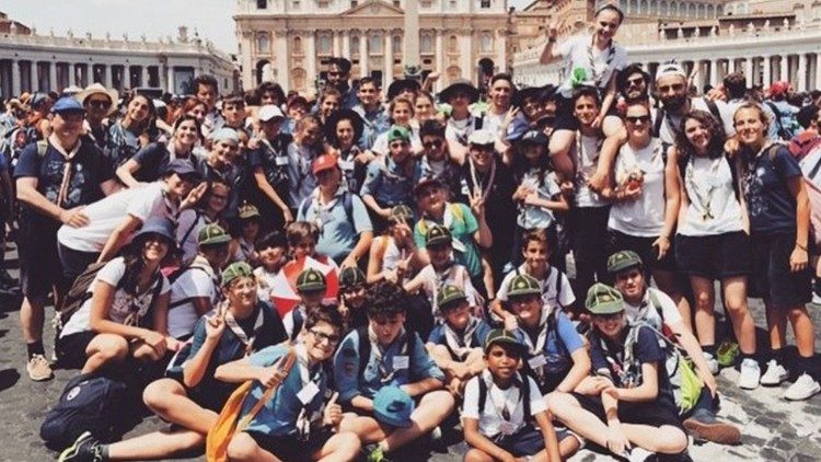 Alcuni scout del Foligno I in piazza San Pietro il 13 giugno 2015, per l'incontro dell'Agesci con Papa Francesco