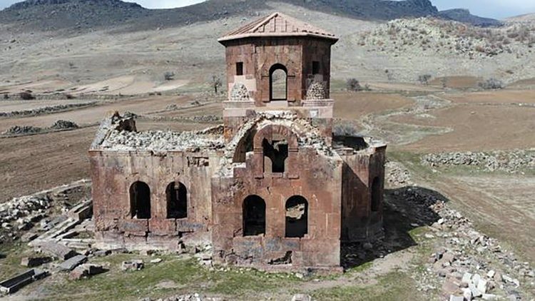 Սիւրիհիսար գիւղի 1500ամեայ հայկական եկեղեցին 