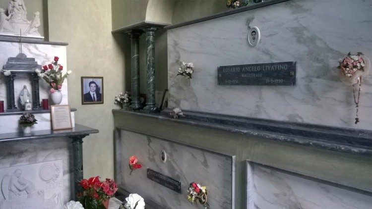 Гробница новоблаженного Розарио Ливатино