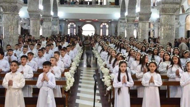 Erstkommunion-Kinder in der Kathedrale von Karakosch, Bildquelle: asianews 