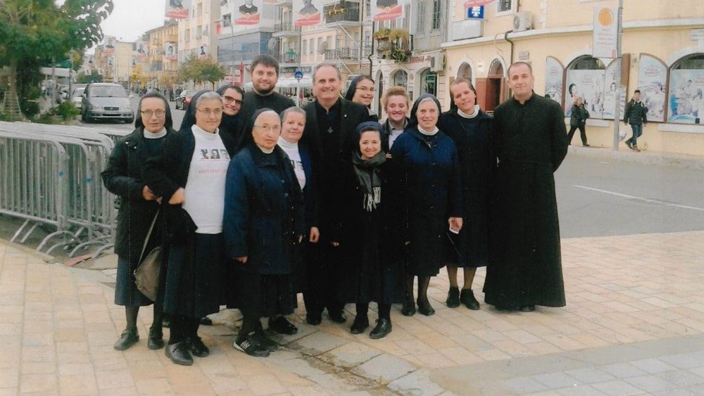 2021.05.12 Salvatoriani in Albania Padre Artan Seli e altri religiosi e religiose